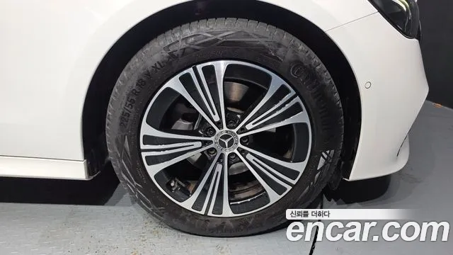 Mercedes-Benz E-Class — Фото автомобиля 21