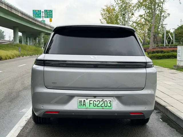 Li Auto L8 — Фото автомобиля 6