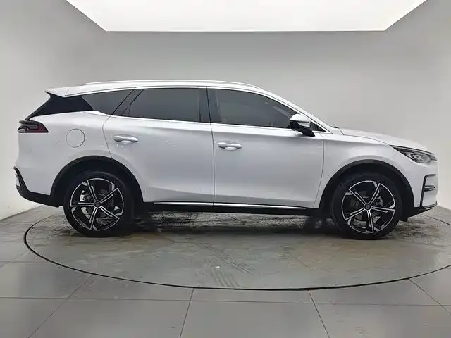 BYD Tang — Фото автомобиля 9