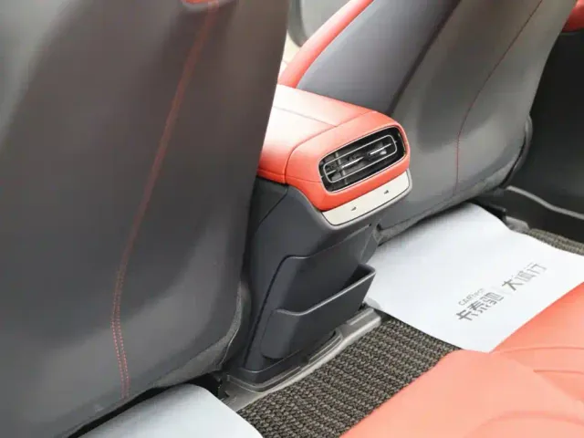 Xiaomi SU7 — Фото автомобиля 20