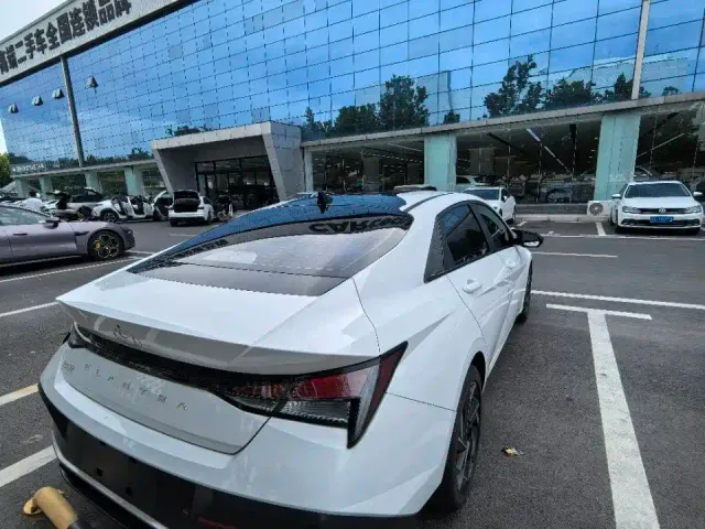 Hyundai Elantra — Фото автомобиля 6