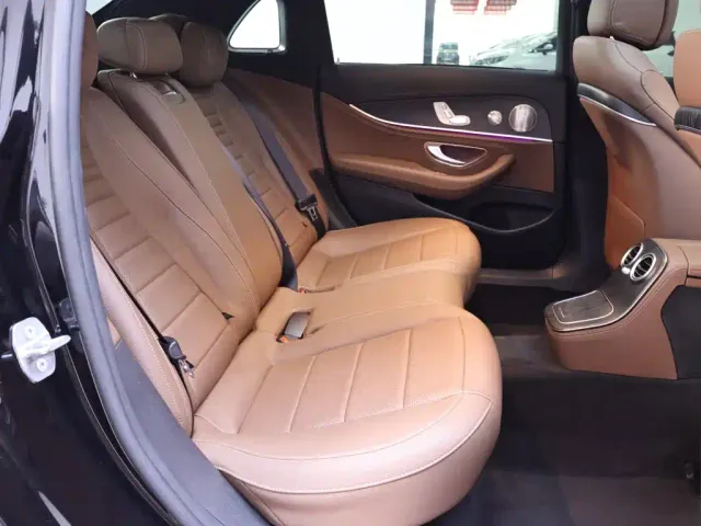 Mercedes-Benz E-Class — Фото автомобиля 22