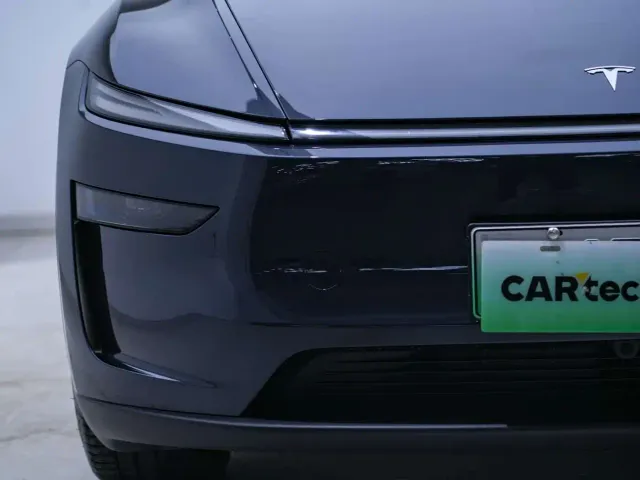Tesla Model Y — Фото автомобиля 9