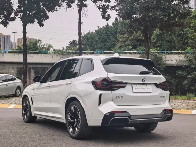 BMW iX3 — Фото автомобиля 17