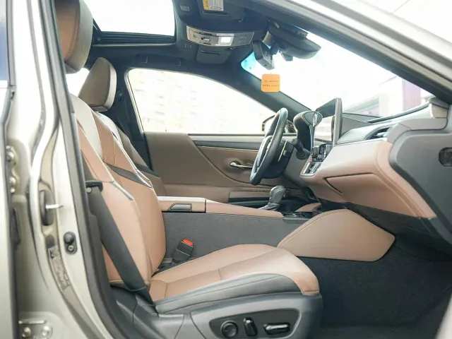 Lexus ES — Фото автомобиля 12