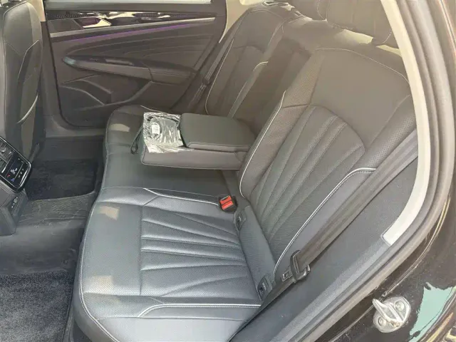 Volkswagen Passat — Фото автомобиля 16