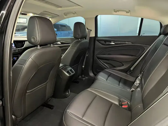 Buick Regal — Фото автомобиля 10