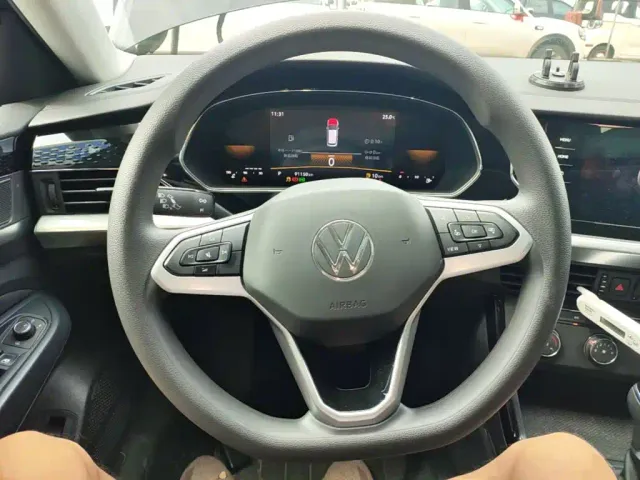 Volkswagen Passat — Фото автомобиля 10