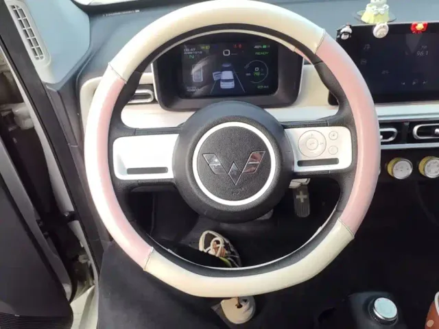 Wuling Hongguang Mini EV — Фото автомобиля 10
