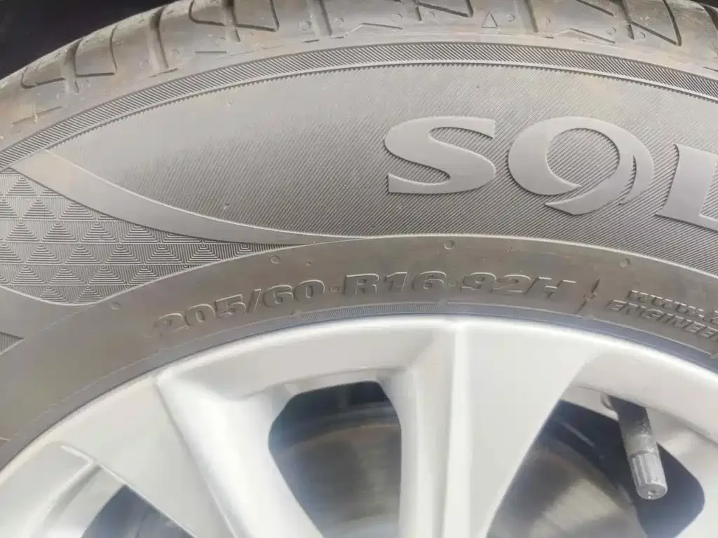 Roewe Roewe i5 2026 1.5L CVT Luxury — Фото автомобиля 6