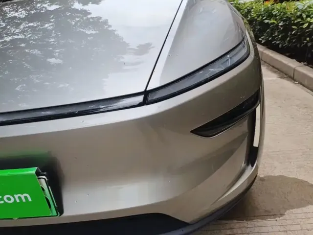 Tesla Model Y L 2025 Facelift Long Range AWD — Фото автомобиля 23