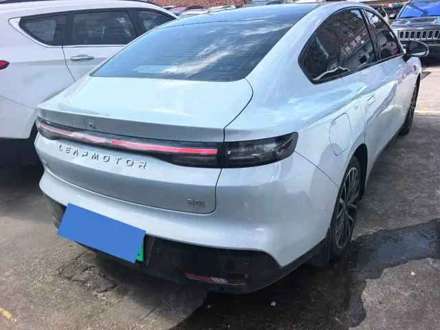 Leapmotor B01 — Фото автомобиля 4