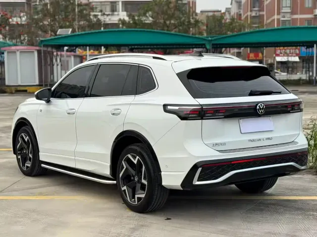 Volkswagen Tiguan L — Фото автомобиля 9