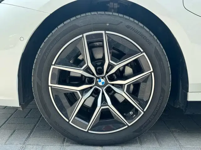 BMW i5 — Фото автомобиля 8