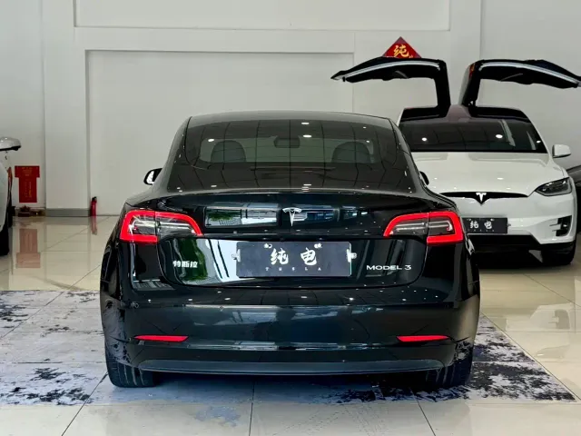 Tesla Model 3 — Фото автомобиля 14