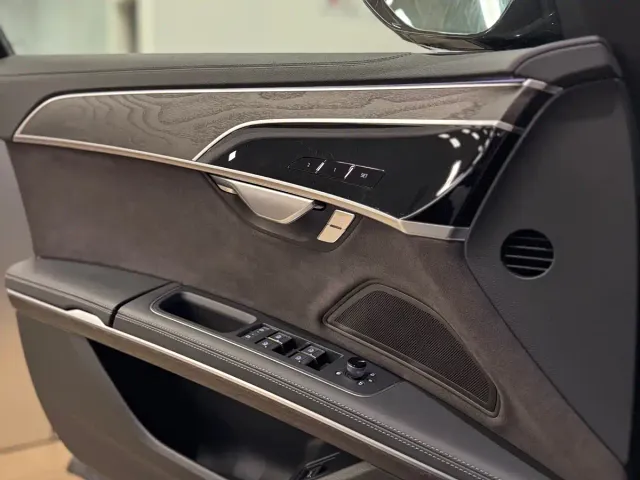 Audi A8 — Фото автомобиля 12