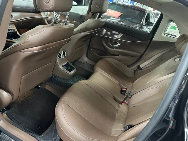 Mercedes-Benz E-Class — Фото автомобиля 13