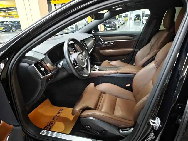Volvo S90 — Фото автомобиля 9