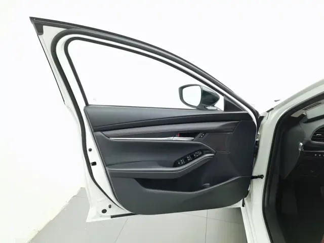Mazda Axela — Фото автомобиля 8