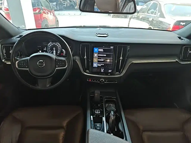 Volvo S60 — Фото автомобиля 9