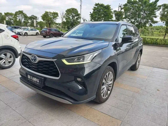 Фотография автомобиля — Toyota Highlander