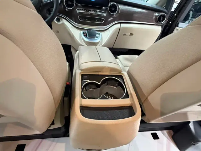 Mercedes-Benz V-Class — Фото автомобиля 23