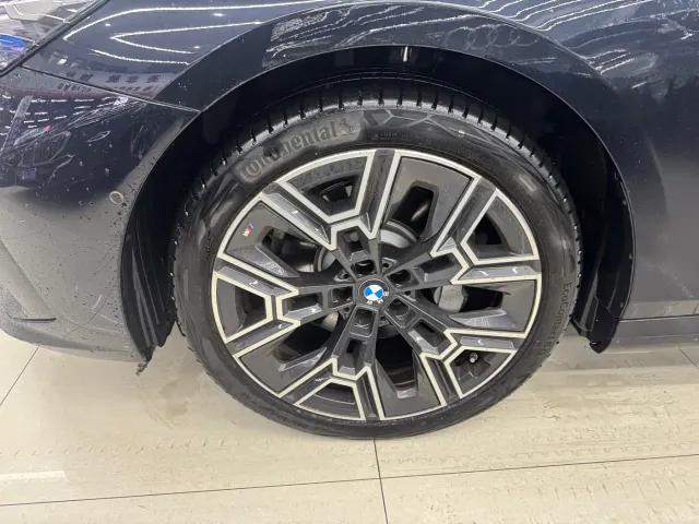 BMW 5 Series — Фото автомобиля 3