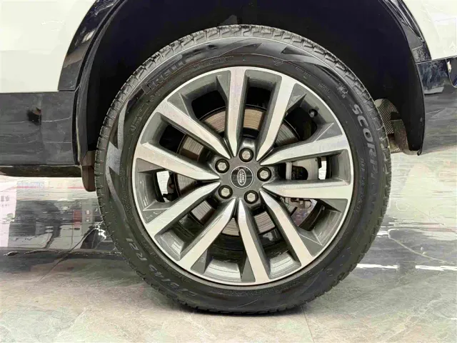 Land Rover Discovery — Фото автомобиля 5