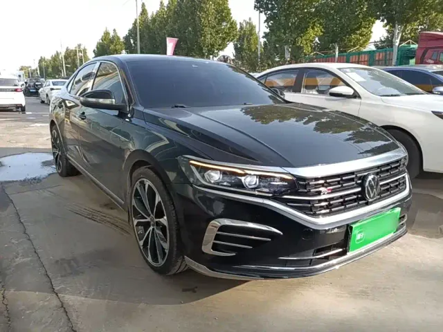 Volkswagen Passat — Фото автомобиля 3