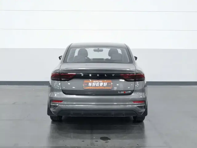 Geely Emgrand — Фото автомобиля 4