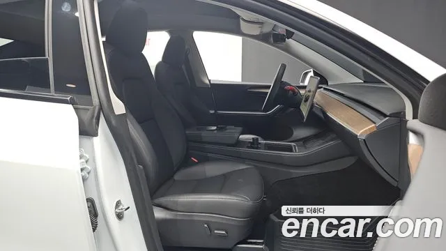 Tesla Model Y — Фото автомобиля 10