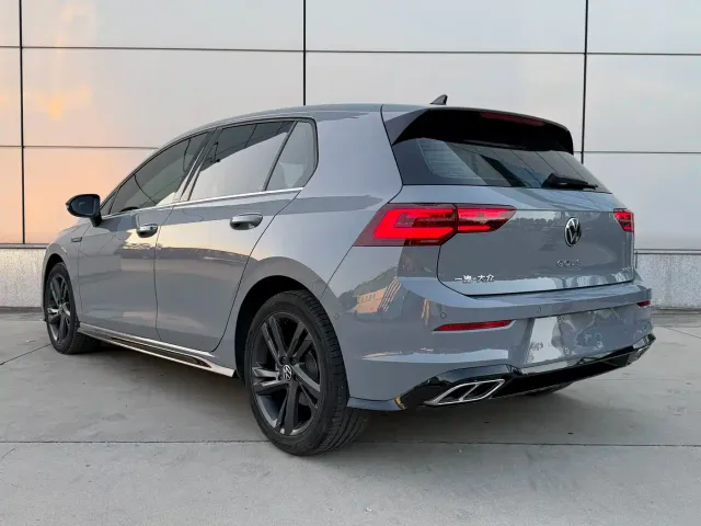 Volkswagen Golf — Фото автомобиля 4