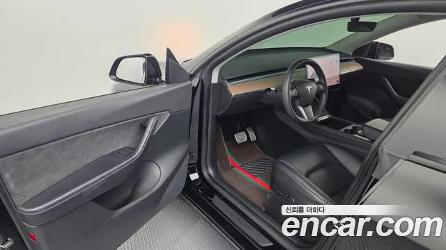 Tesla Model Y — Фото автомобиля 2