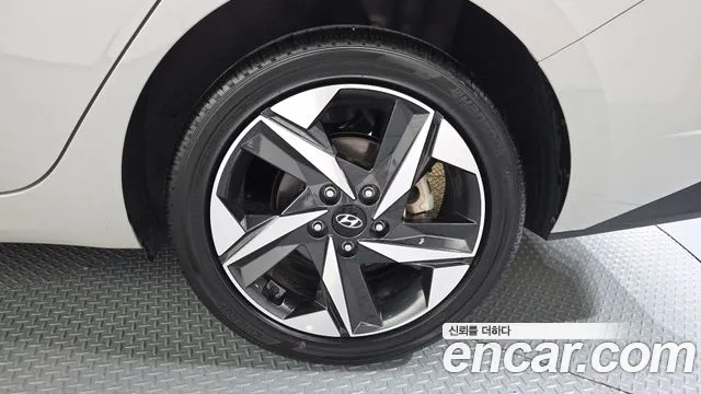 Hyundai AVANTE Avante (CN7) — Фото автомобиля 16