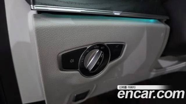 Mercedes-Benz E-Class — Фото автомобиля 24