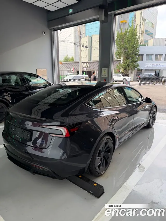 Tesla Model 3 — Фото автомобиля 5