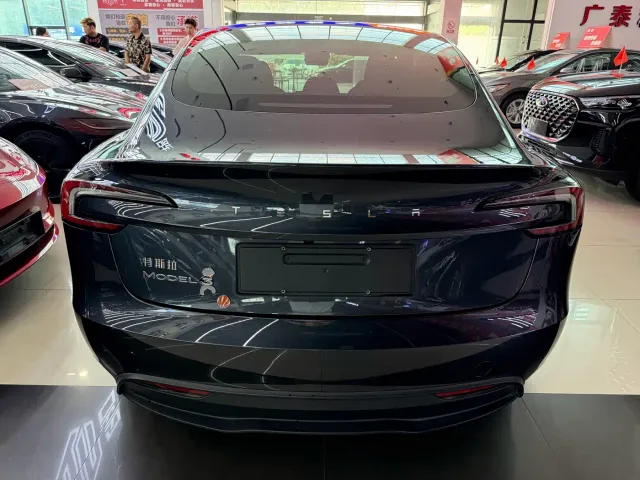 Tesla Model 3 — Фото автомобиля 7