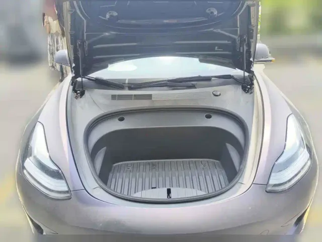 Tesla Model 3 — Фото автомобиля 3