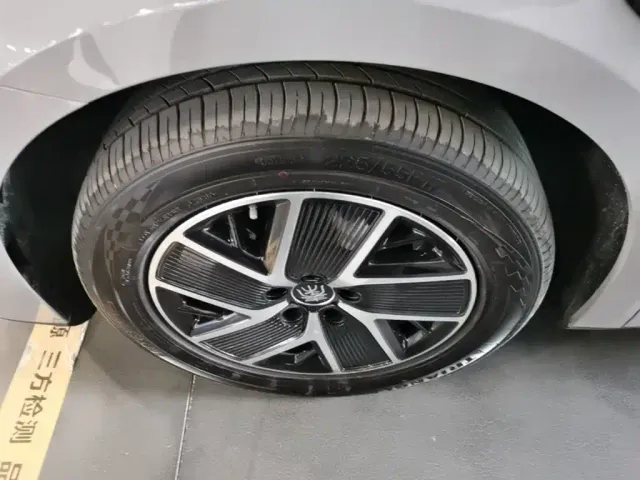 BYD Qin L — Фото автомобиля 22