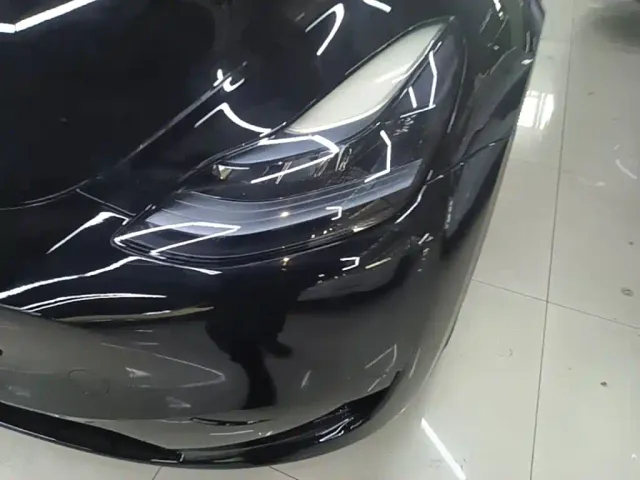 Tesla Model Y — Фото автомобиля 23