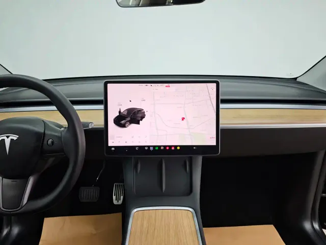 Tesla Model Y — Фото автомобиля 13
