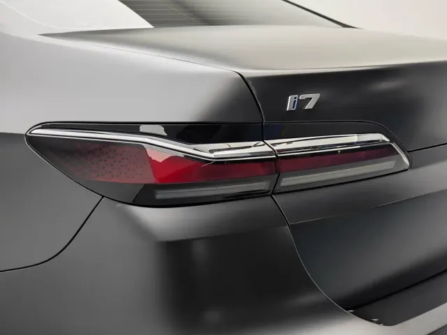 BMW i7 — Фото автомобиля 13