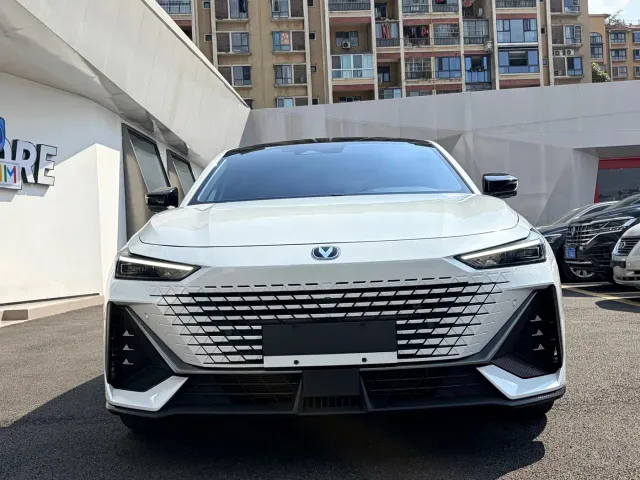 Changan UNI-V — Фото автомобиля 2