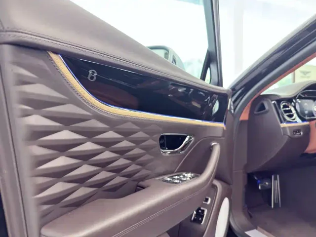 Bentley Flying Spur 2022 4.0T V8 Mulliner — Фото автомобиля 4