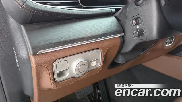 Mercedes-Benz GLE-Class — Фото автомобиля 27