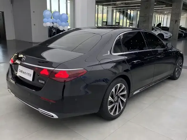 Mercedes-Benz E-Class — Фото автомобиля 3