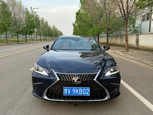 Lexus ES — Фото автомобиля 3