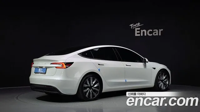 Tesla Model 3 — Фото автомобиля 2