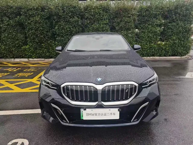 BMW i5 — Фото автомобиля 2