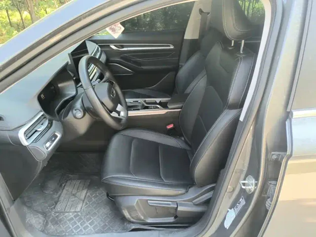 Geely Emgrand — Фото автомобиля 14